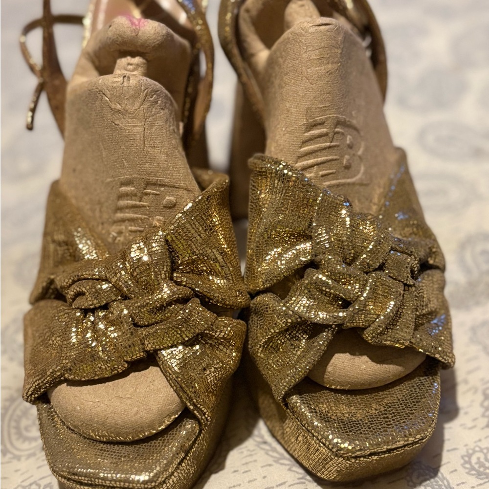 NWOB Sam Edelman Gold Women's Platform Heel